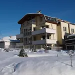 Am Kirchplatz *