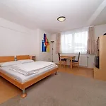 Am Kirchplatz *